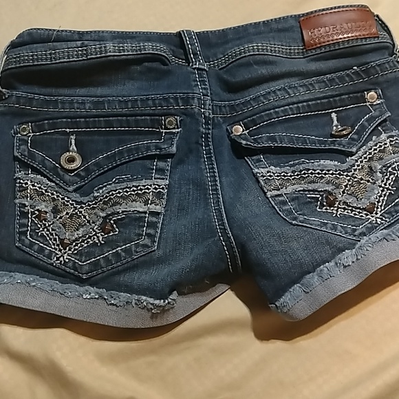 Shorts - Picture 2 of 4